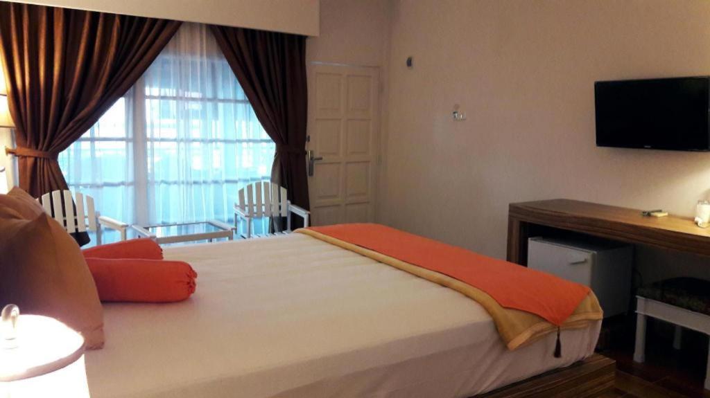 โรงแรมซาเตรีย วิซาตา Pare-Pare ภายนอก รูปภาพ