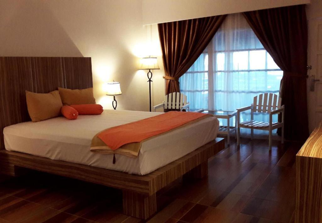 โรงแรมซาเตรีย วิซาตา Pare-Pare ภายนอก รูปภาพ