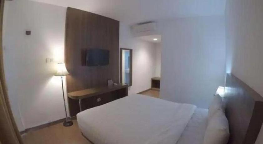 โรงแรมซาเตรีย วิซาตา Pare-Pare ภายนอก รูปภาพ