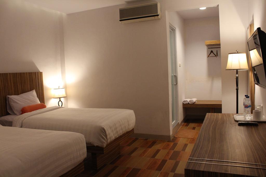 โรงแรมซาเตรีย วิซาตา Pare-Pare ภายนอก รูปภาพ