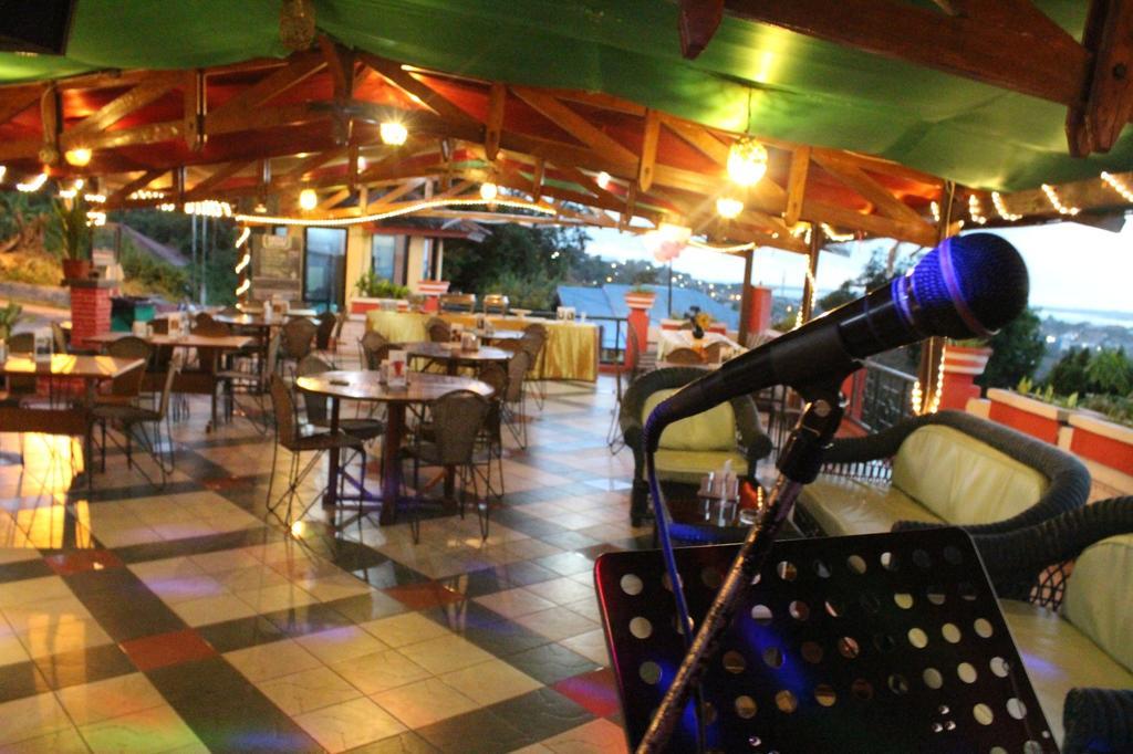 โรงแรมซาเตรีย วิซาตา Pare-Pare ภายนอก รูปภาพ